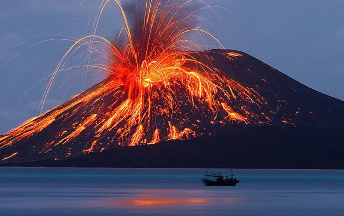 Gunung Anak Krakatau Meletus 56 Kali Wisatawan Waspada 